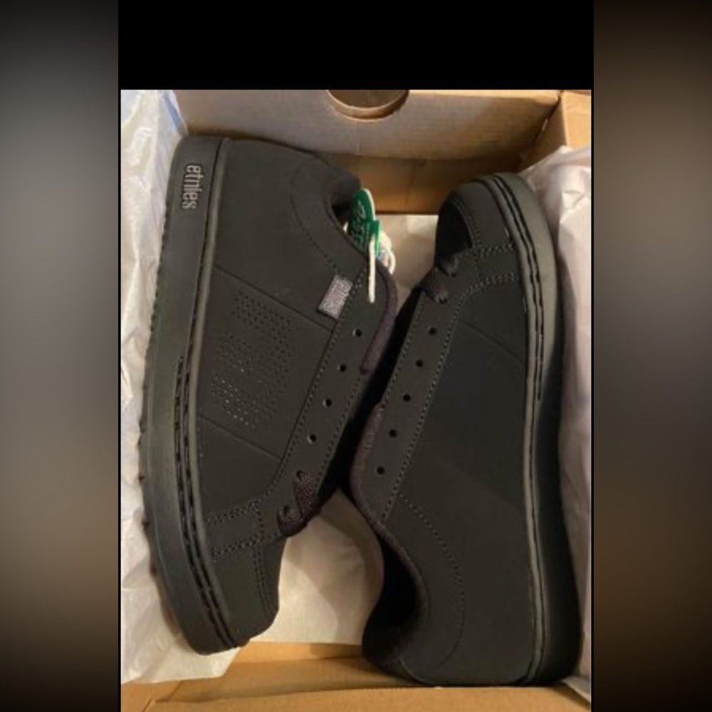 Mens etnies size 8 1/2